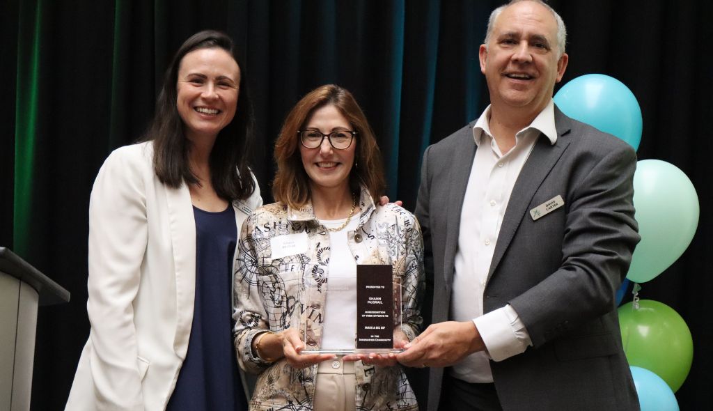 Karen Linseman, VP of Operations at Innovation Factory and David Carter, CEO of Innovation Factory presented the 2024 Mark Chamberlain Big DiFizen award to Shann McGrail at The Big DiF Open House event